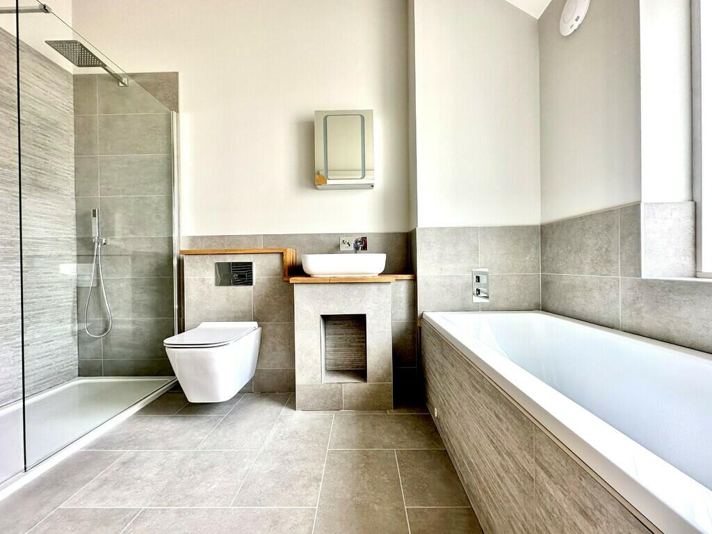En Suite 1