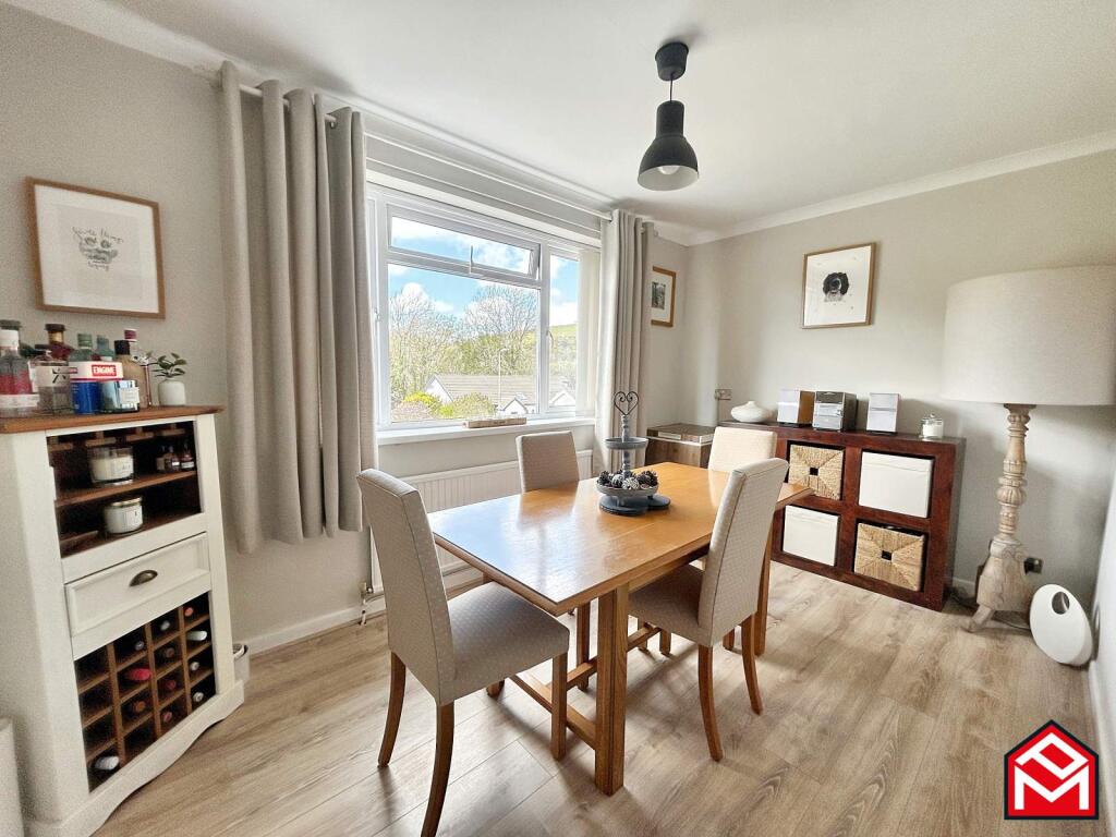 Dining Room/ Bedroom 4