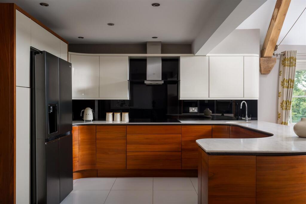 17 - Highfield House - GL54 4AA - Web.jpg