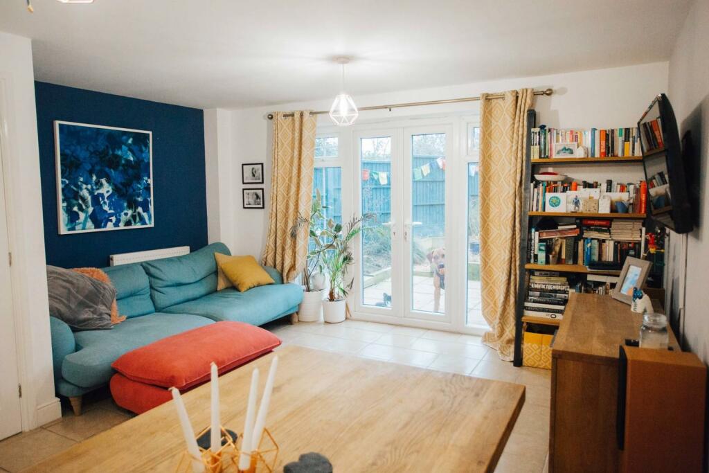 LIVING/DINING ROOM