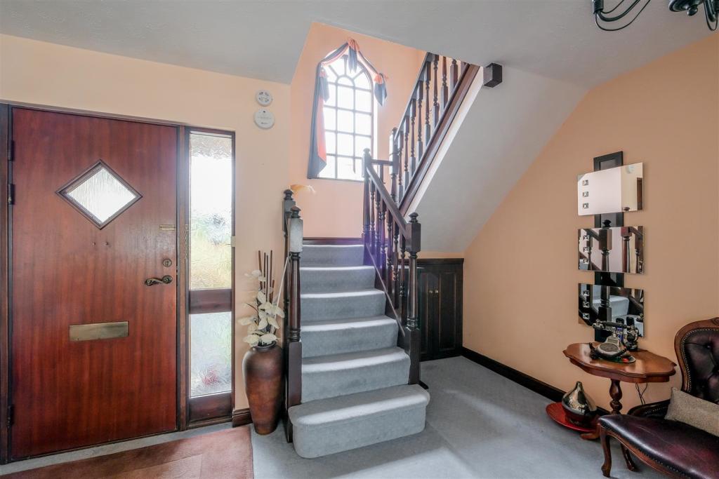 Entrance Hallway/Reception Room