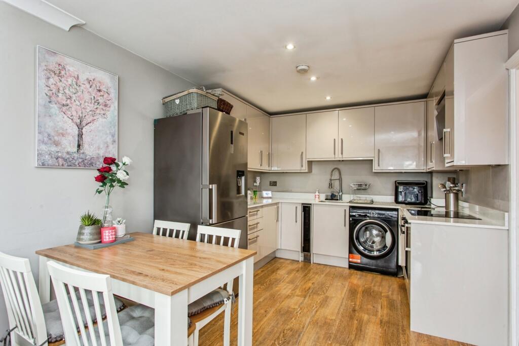 Diner/Kitchen Area