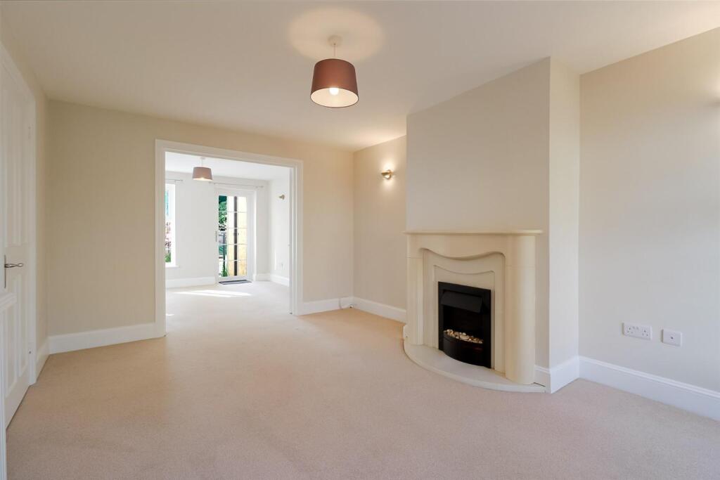 Living Room b.jpg