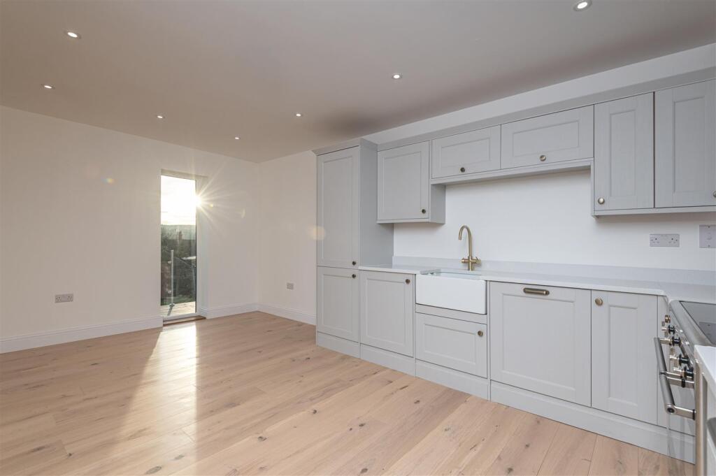 33 - 99B Knowl Road WF14 9RQ.jpg