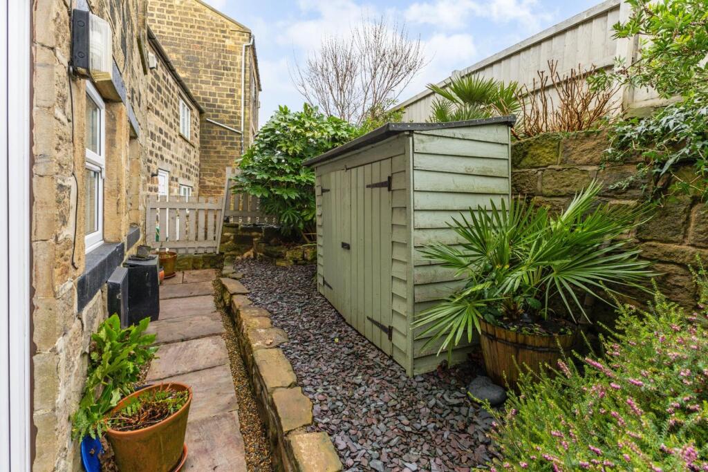 83745_36 Leeds Road Rawdon (24).jpg