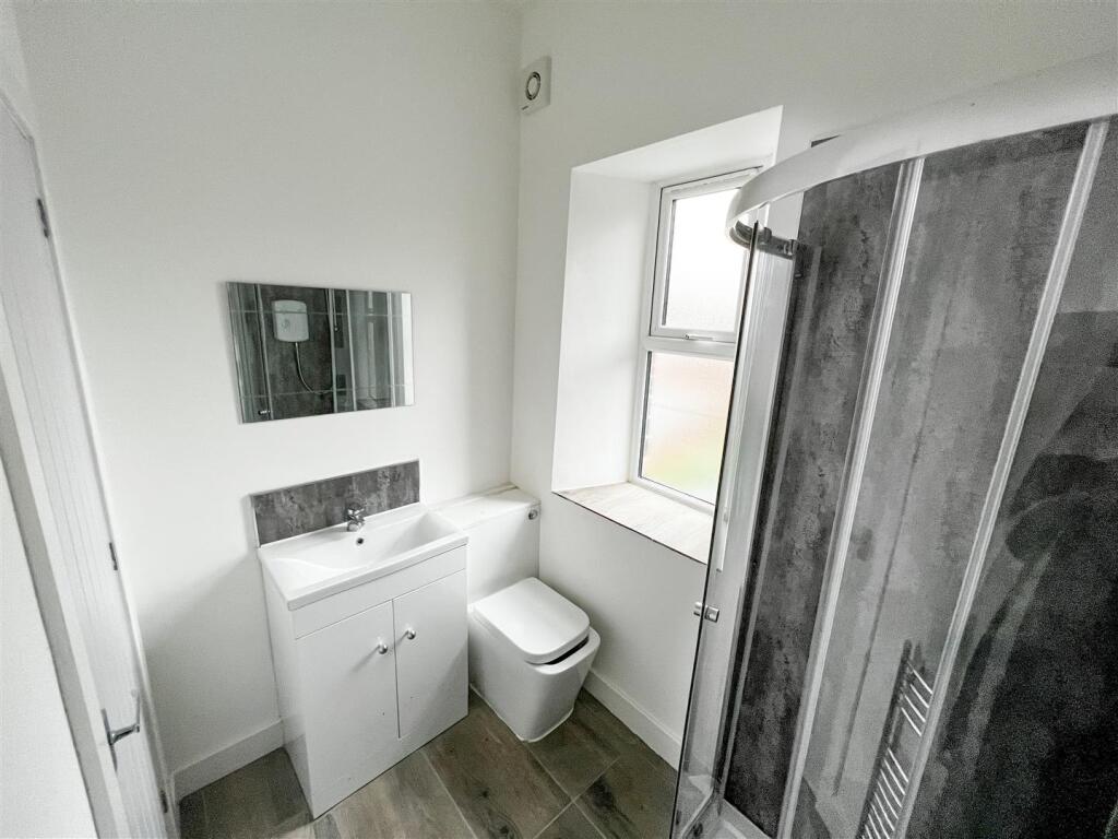 Flat 5, 27 Victoria Road_-4.jpg