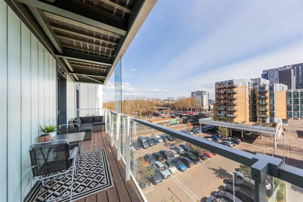 Station Approach, Hoe Street E17