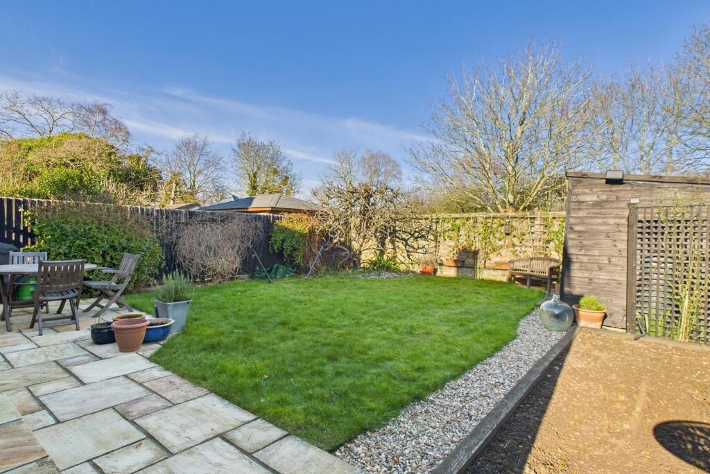 CAM02519G0-PR0230-STILL024