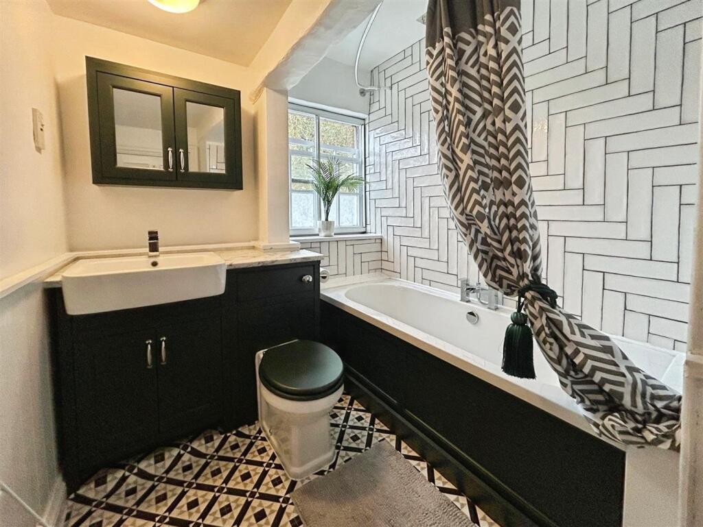 b1868cf2-E-4517-A268-95BA5C5AB38C-1483-0000010424B