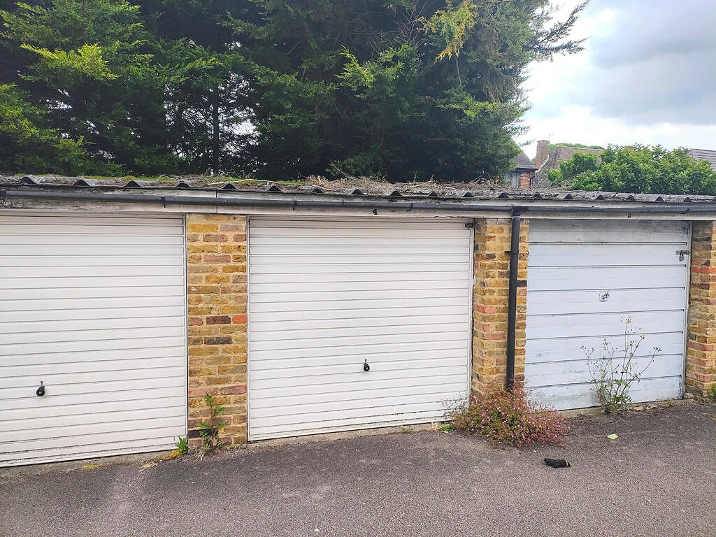 3 Highfield Green...