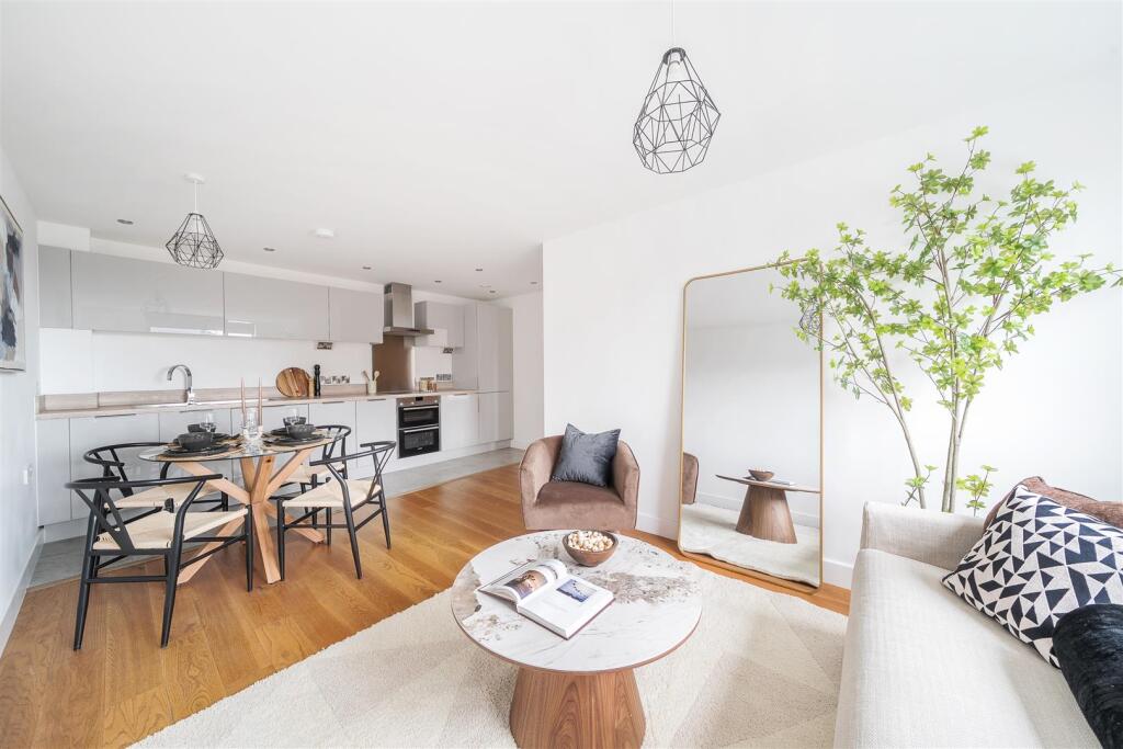 Kitchen/dining/sitting room