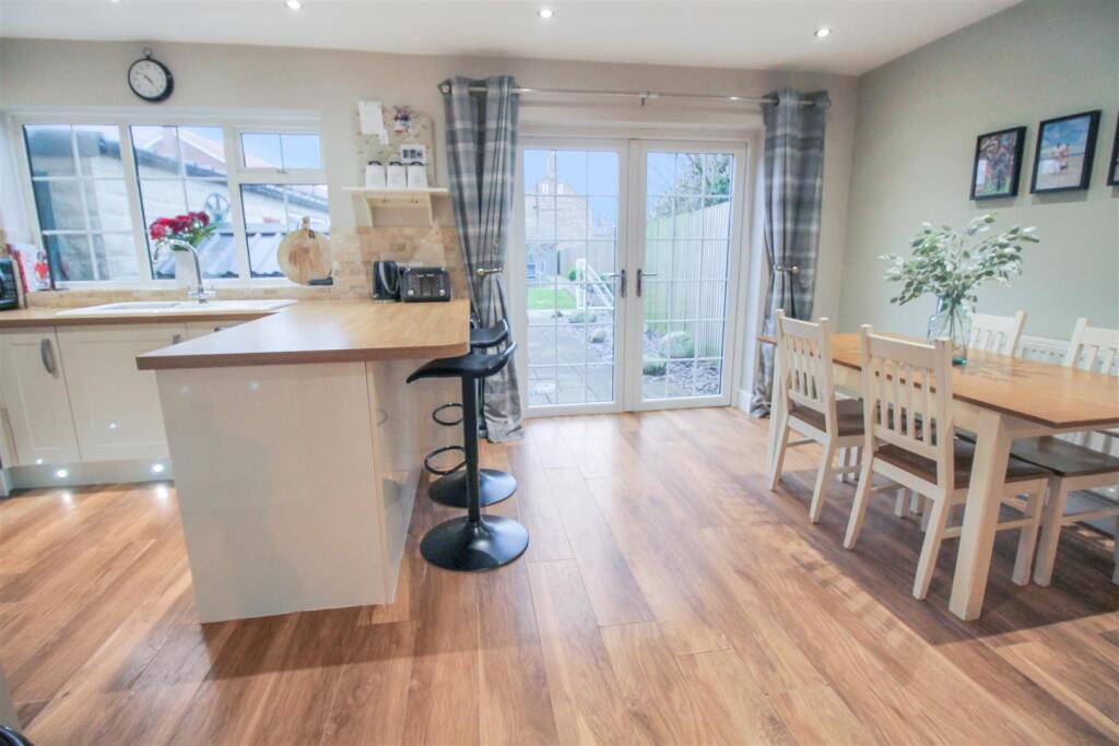 Lounge / Dining Room