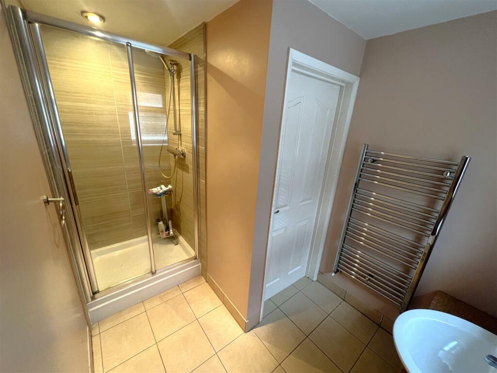 Ground Floor Shower.JPG