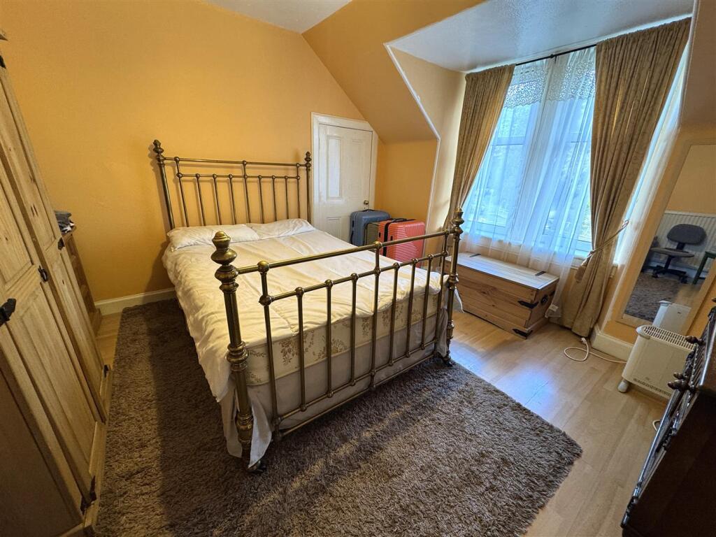 BEDROOM 1 .JPG