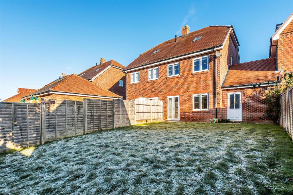 HARTFIELD ROAD, LEATHERHEAD, KT22