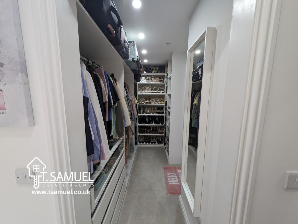 Walk in wardrobe