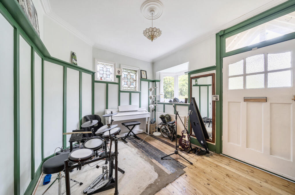 1364094-12-68e6a0...