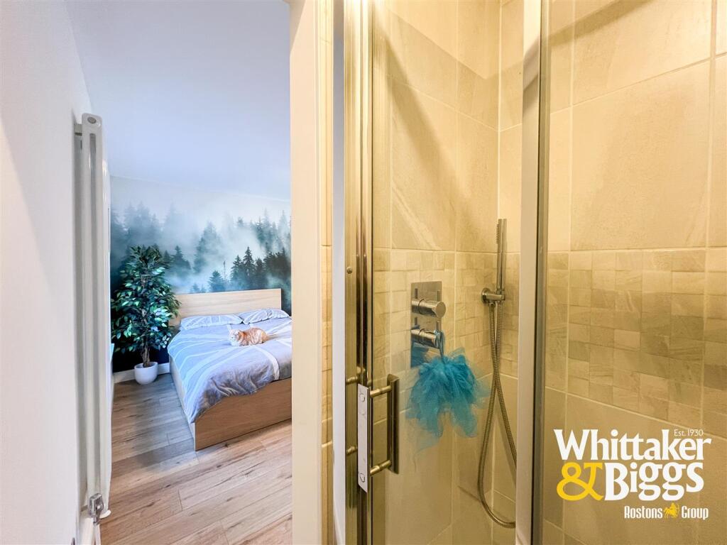 Bedroom One En-Suite Shower