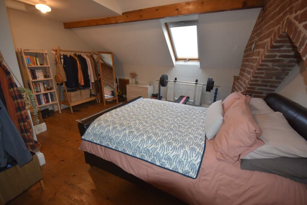 BEDROOM THREE ALTERNATE ANGLE