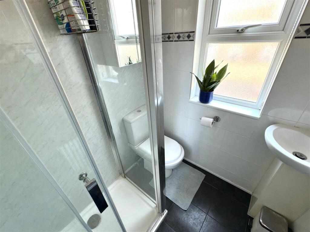 SHOWER ROOM FIRST FLOOR.jpg