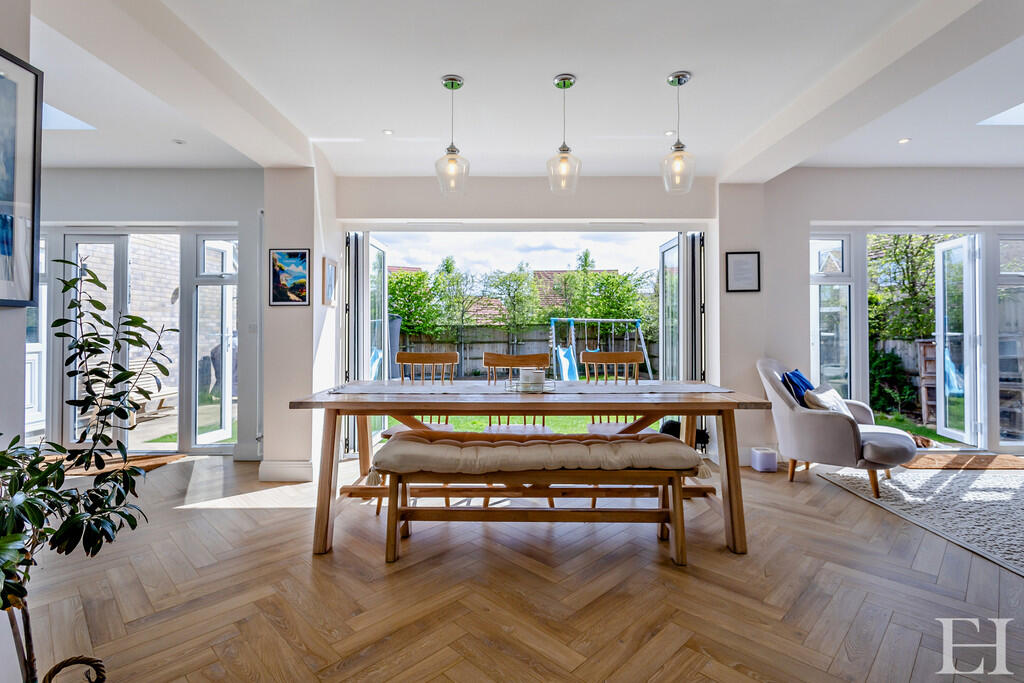 8645027-interiorW...