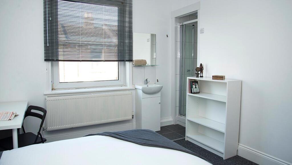 7-bed-student-house-hudson-road-portsmouth-(20).jp