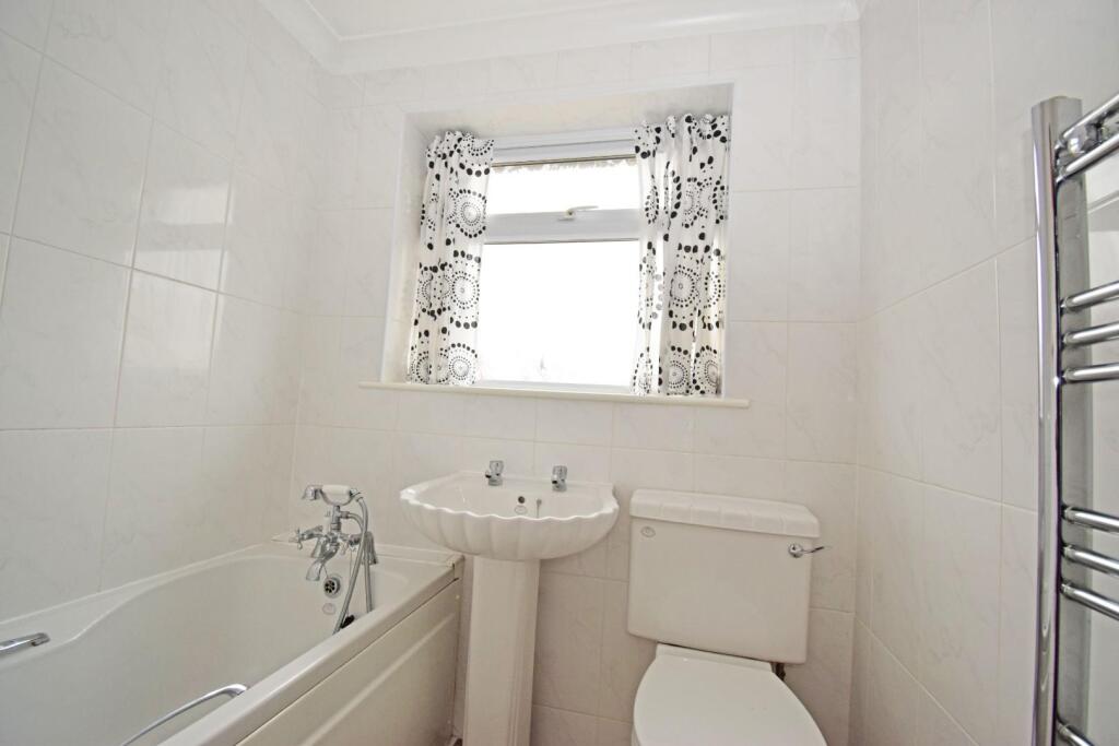 51 Birmingham Road, bathroom a.jpg