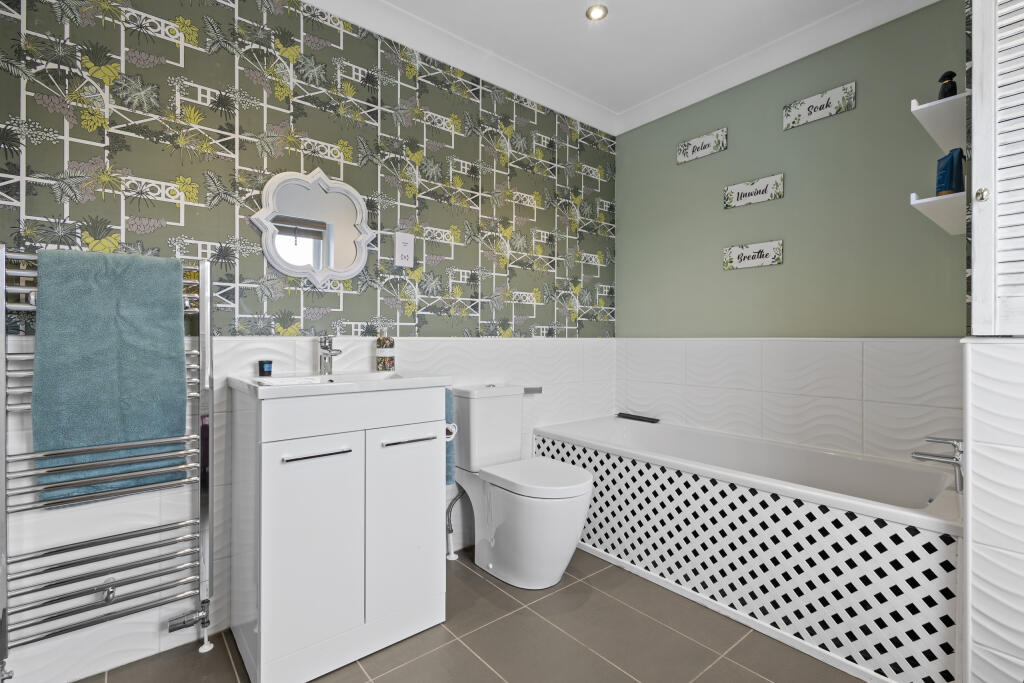 Family bathroom 2