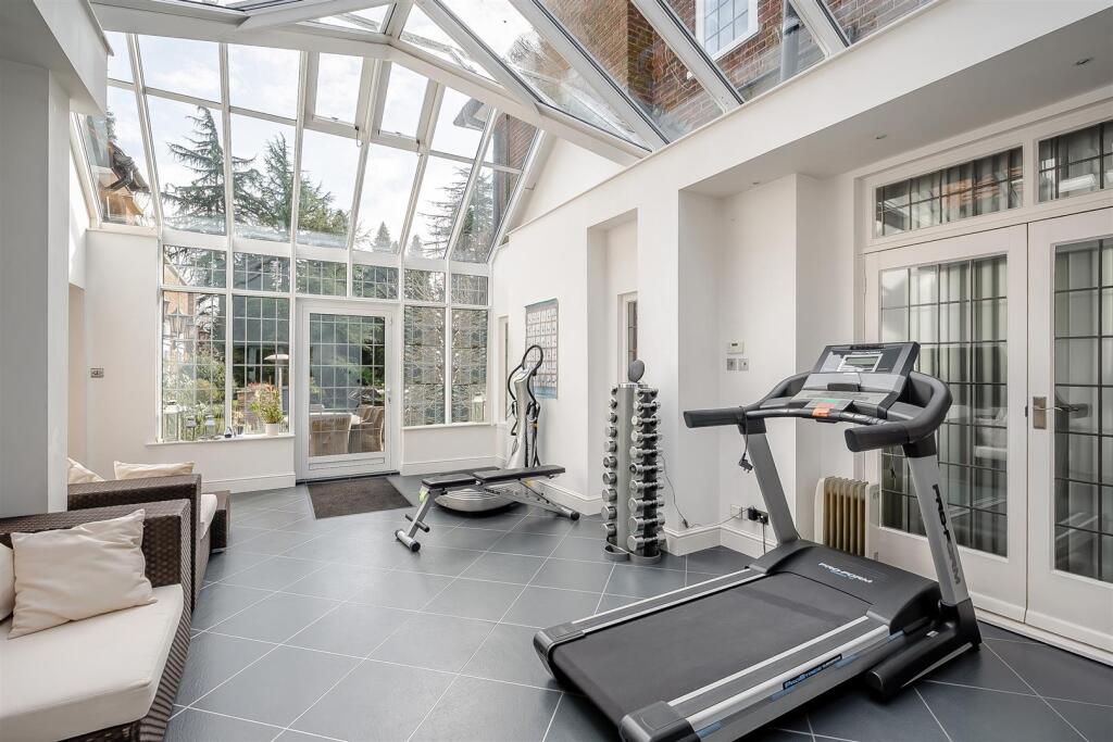 8585833-interior24v2.jpg