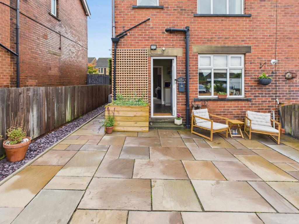 CAM04233G0-PR0029-STILL029