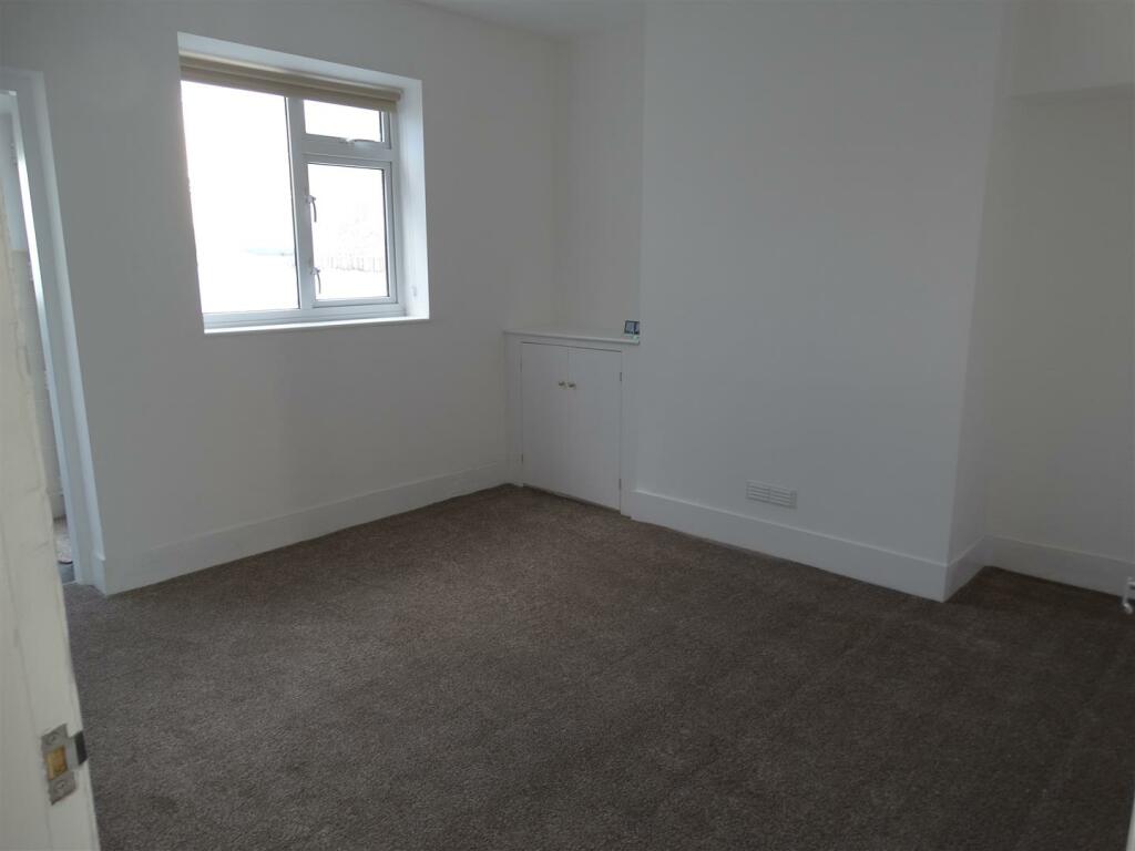 1868 e dining room 2.JPG