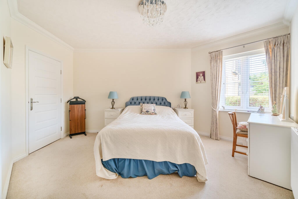 1298551-4-682caae...