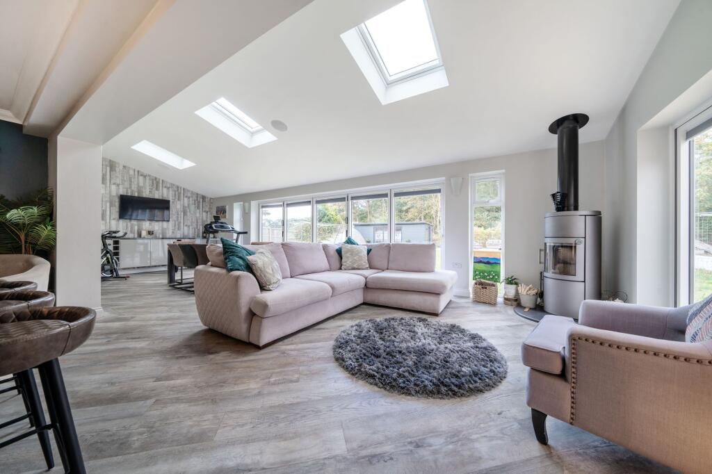 Family room/Dining room