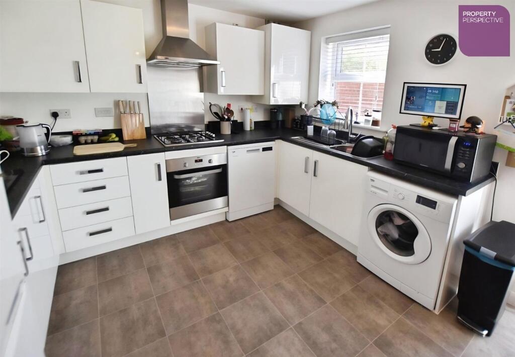 e8ad476c-kitchen.jpg