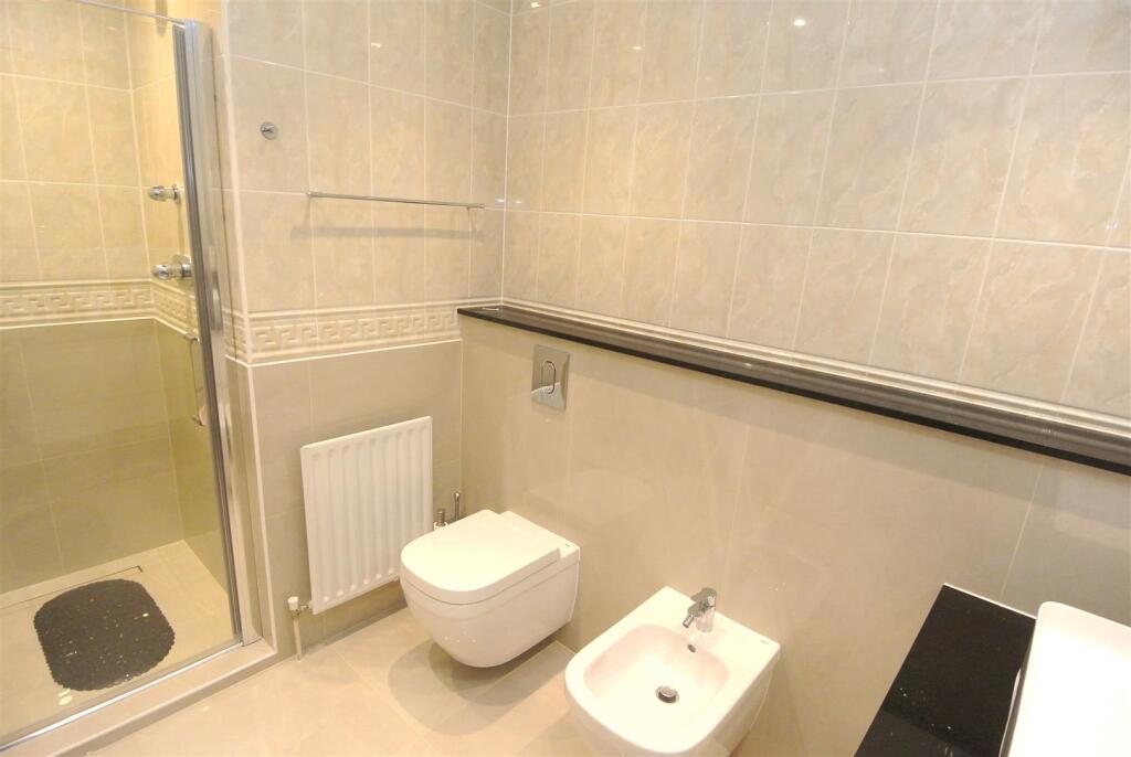 Ensuite.JPG