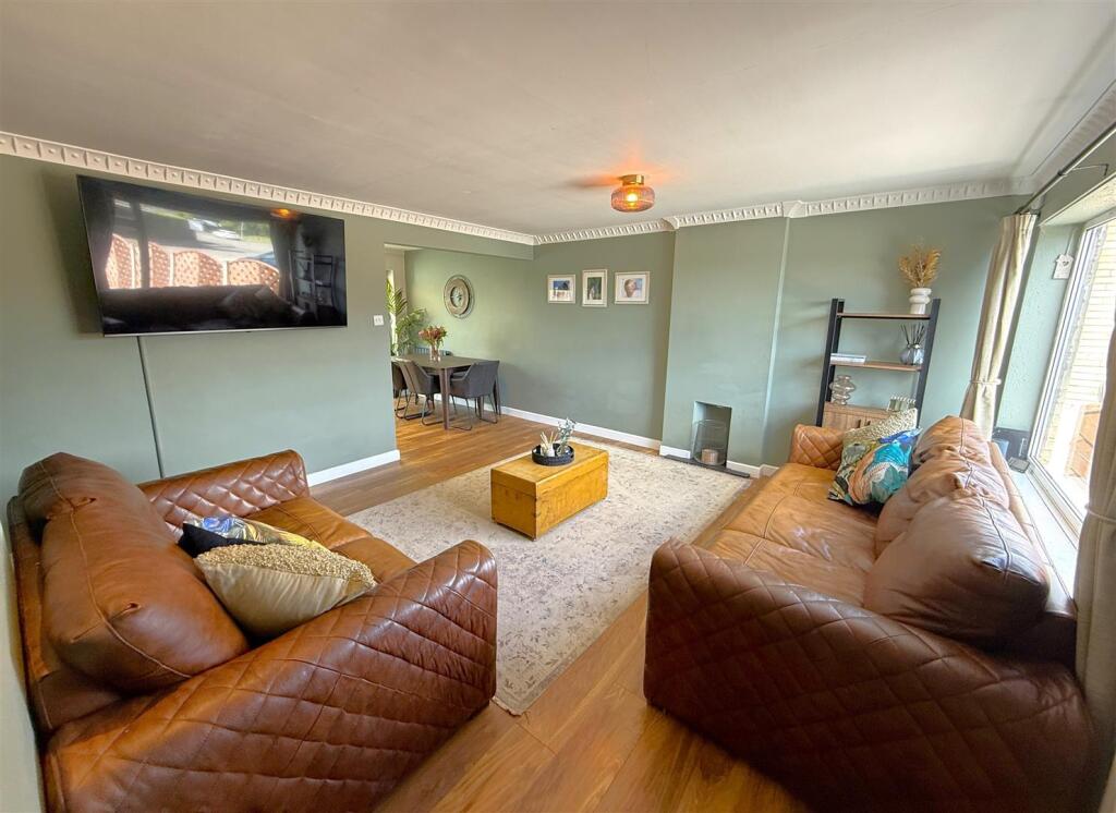 Living Room A.JPG