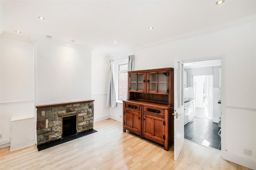 21 Woodend road-15.jpg