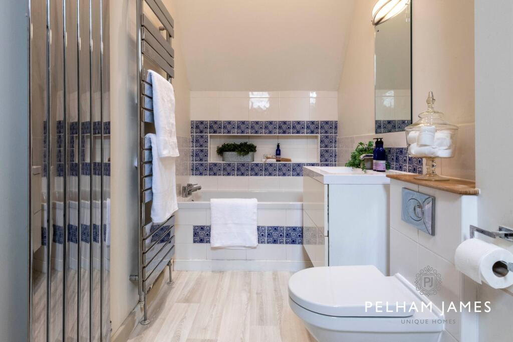 En Suite, Lapwing House, Lyddington