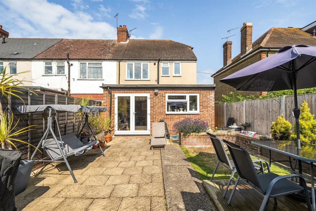 Gordon Road for Sale by Guildcrest Estates - garde