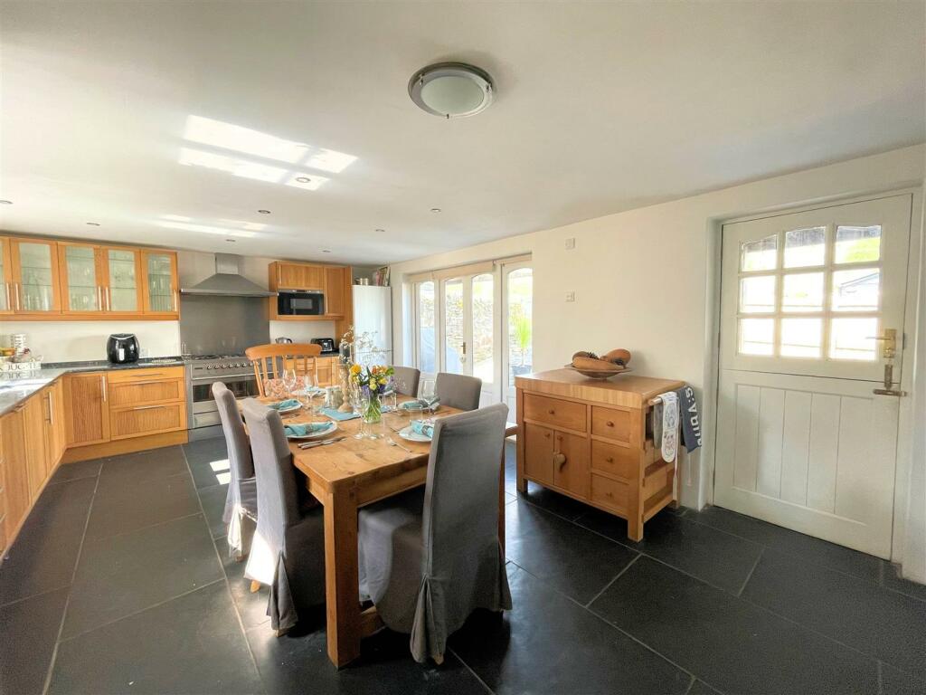 Kitchen .jpg