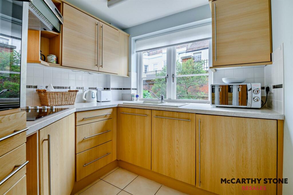 8605260-interior04-800.JPG