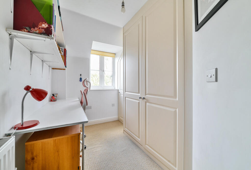 1318301-15-686bfb...