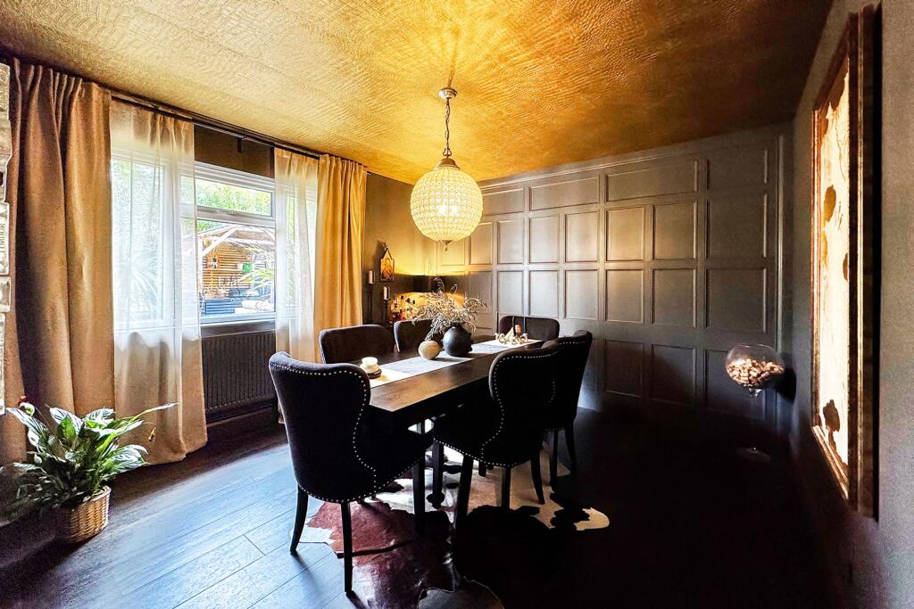 Dining Room/Bedroom 4