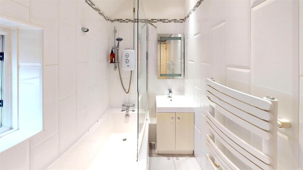 Leechpond-Hill-Bathroom.jpg