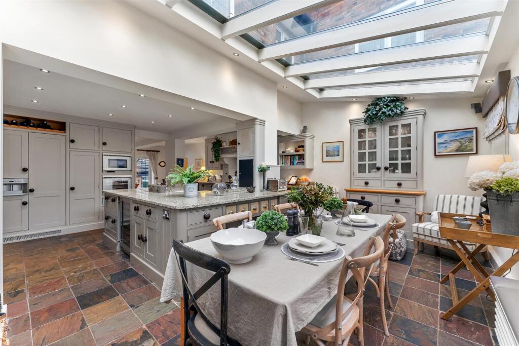 Live In Breakfast Kitchen