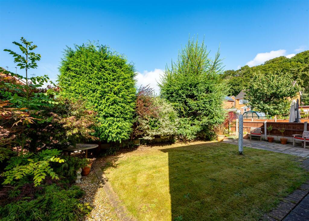 Rear garden 2.jpg