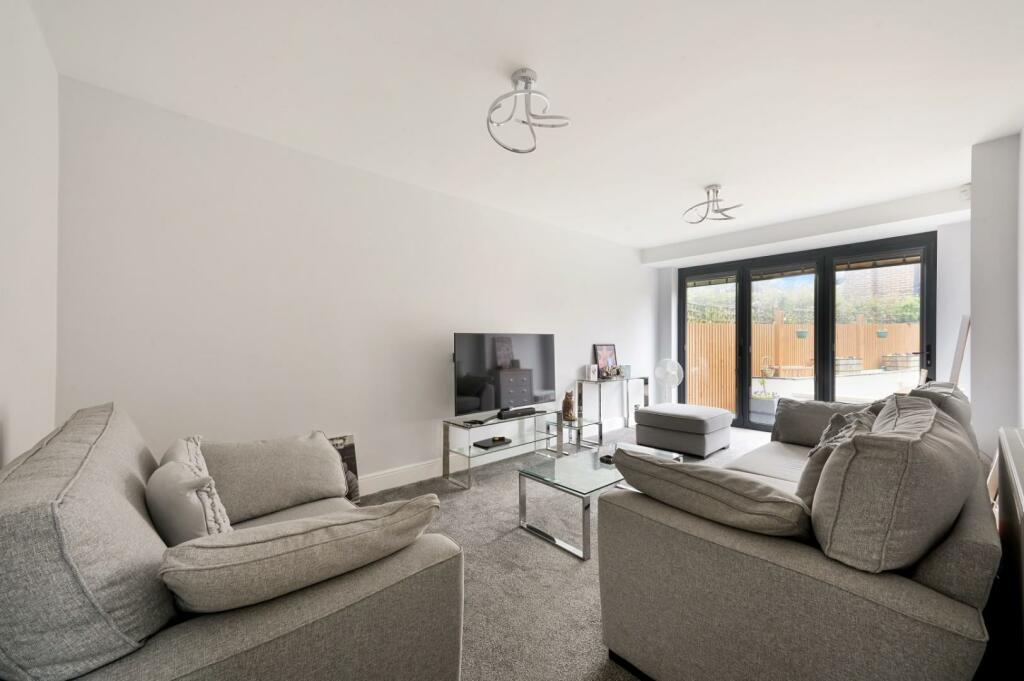 STONELEIGH CRESCENT 50 (10).jpg