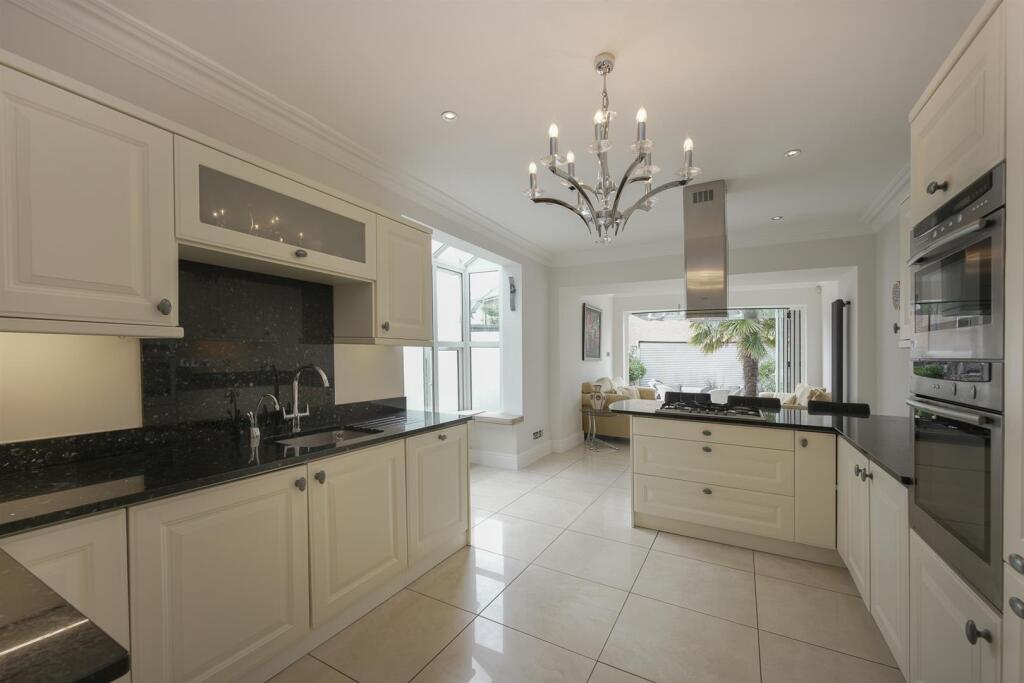 Open Plan Kitchen with breakfast bar