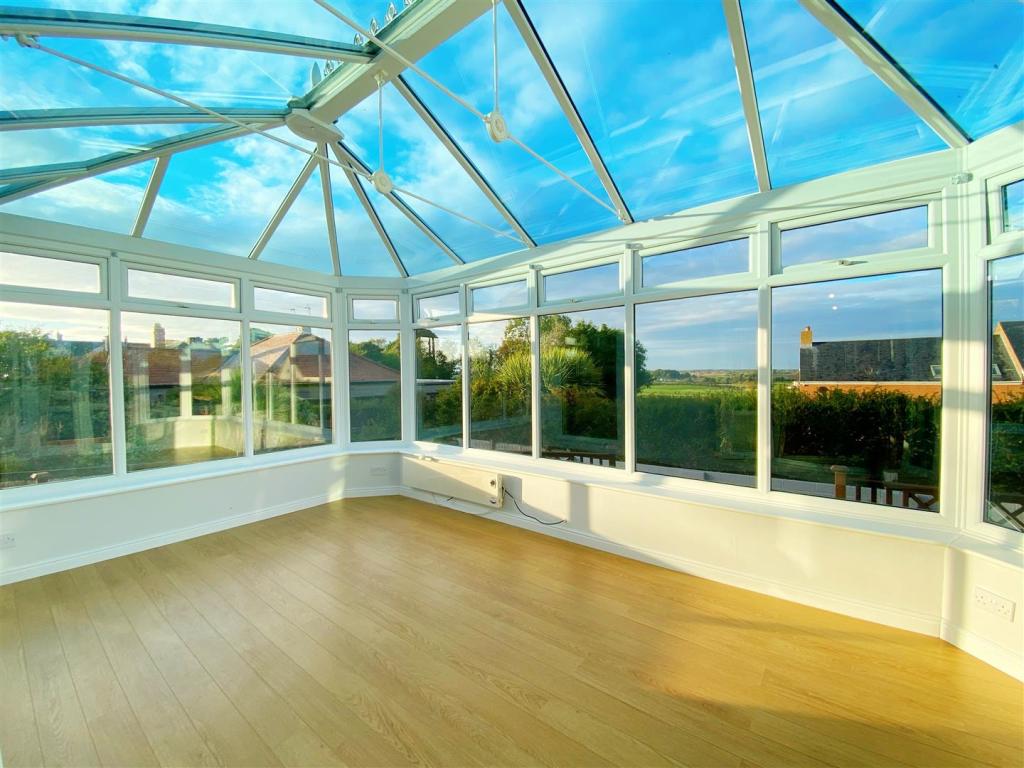Conservatory pic 1.jpg