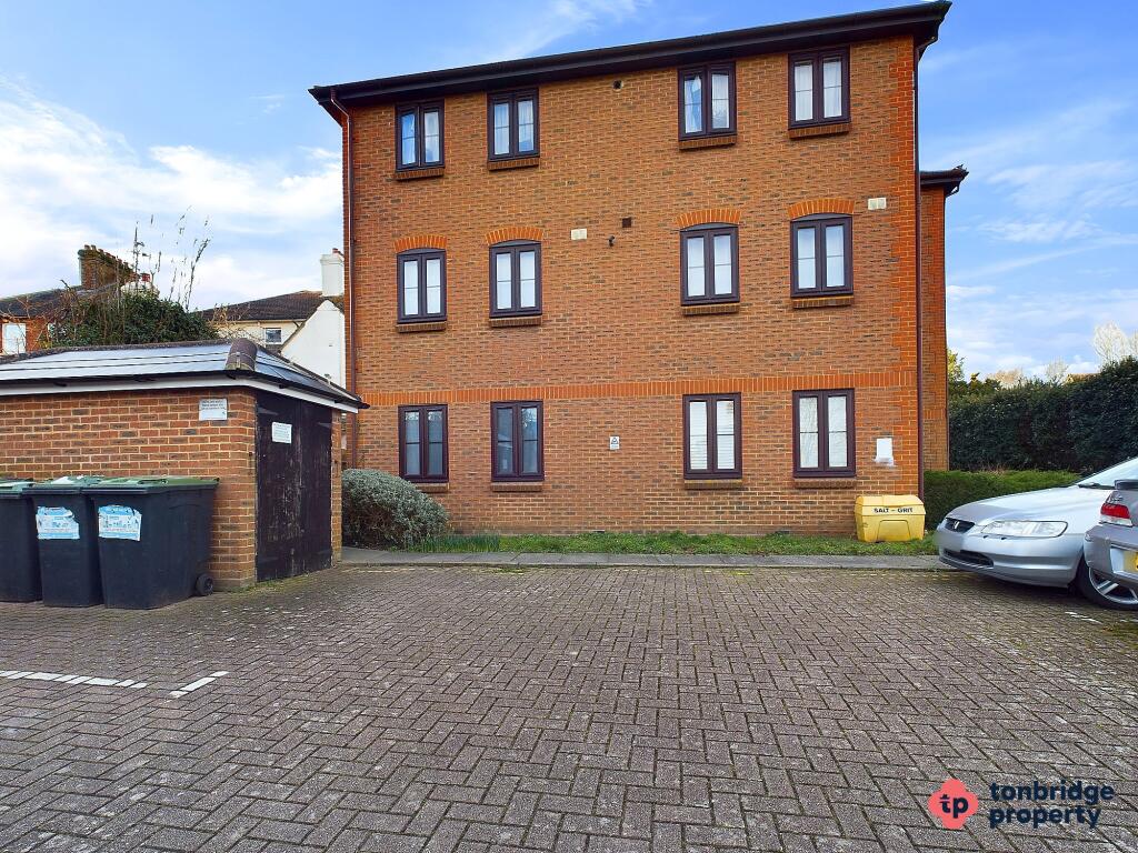 CAM03742G0-PR0019-STILL056